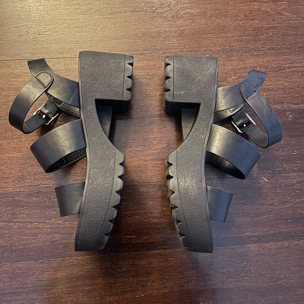 SODA Black Strappy Platform Sandals - Picture 5 of 6
